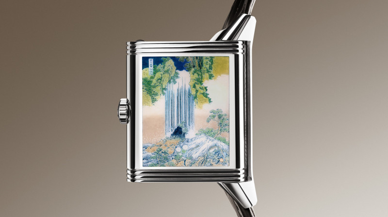 800_2026_q39334t6_reverso_tribute_enamel_hokusai_closeup2_adobe98_16_9.jpg?10000